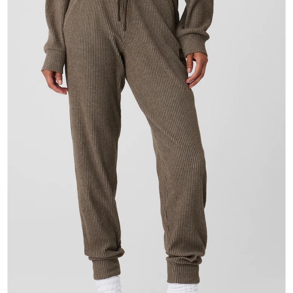 Alo lounge Muse set - Picture 3 of 4